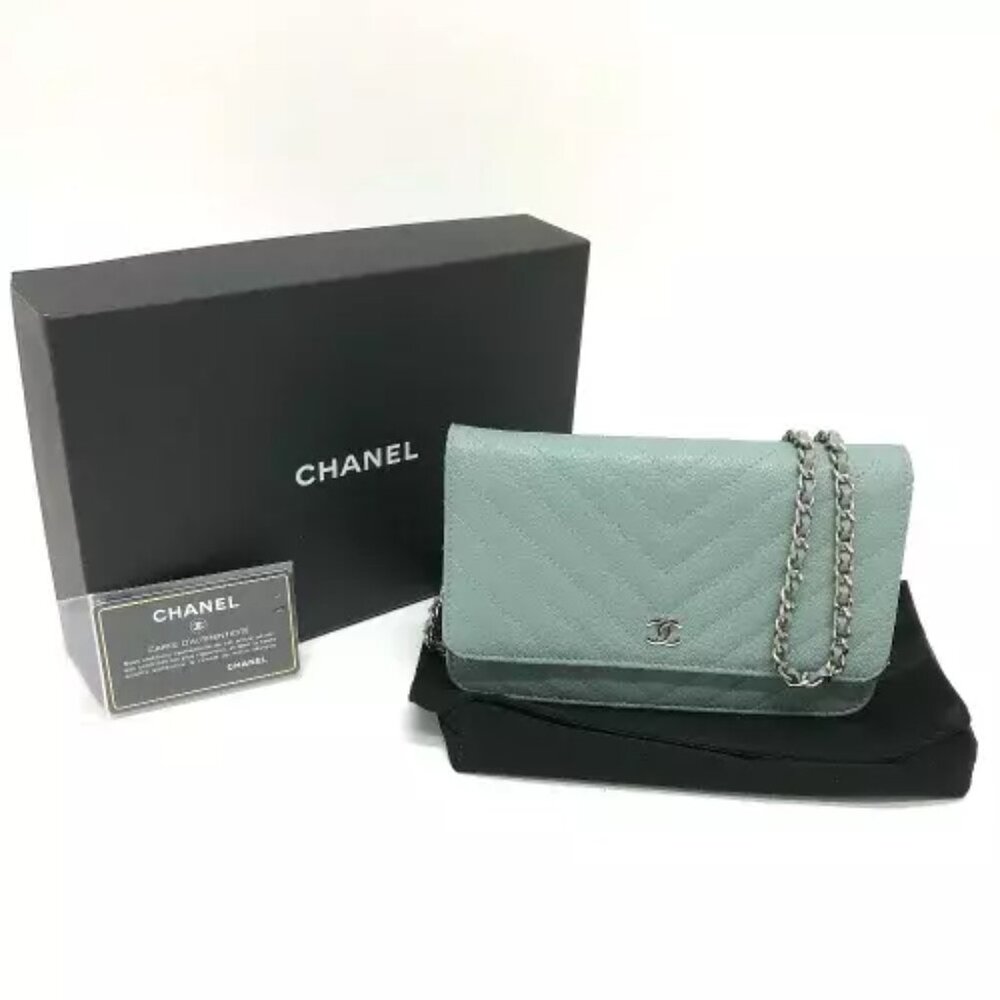 CHANEL V-Stitch CC Mark Chain wallet Shoulder Bag Caviar Leather